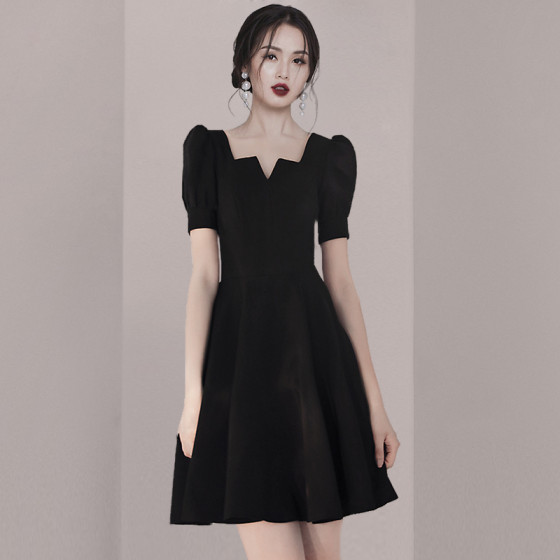 Short-sleeved dress for women 2025 summer new French dress waist-closing puff sleeves A-line Hepburn small black skirt
Short-sleeved dress for women 2025 summer new French dress waist-closing puff sleeves A-line Hepburn small black skirt