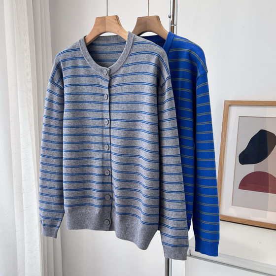 Korean striped sweater jacket for men and women autumn retro loose lazy feeling outside knitted cardigan top
Korean striped sweater jacket for men and women autumn retro loose lazy feeling outside knitted cardigan top