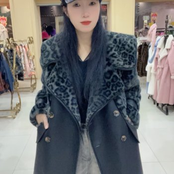 Okangni mid-length Okmie fur 
Okangni mid-length Okmie fur