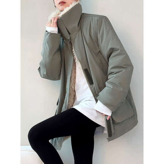 CHU Chu Niu solid color lamb fur inner lipae overcome spring new women's windproof and warm coat
CHU Chu Niu solid color lamb fur inner lipae overcome spring new women's windproof and warm coat