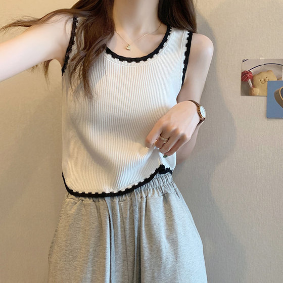 White wide shoulder strap knitted suspender vest for women in summer new design niche French inner top
White wide shoulder strap knitted suspender vest for women in summer new design niche French inner top
