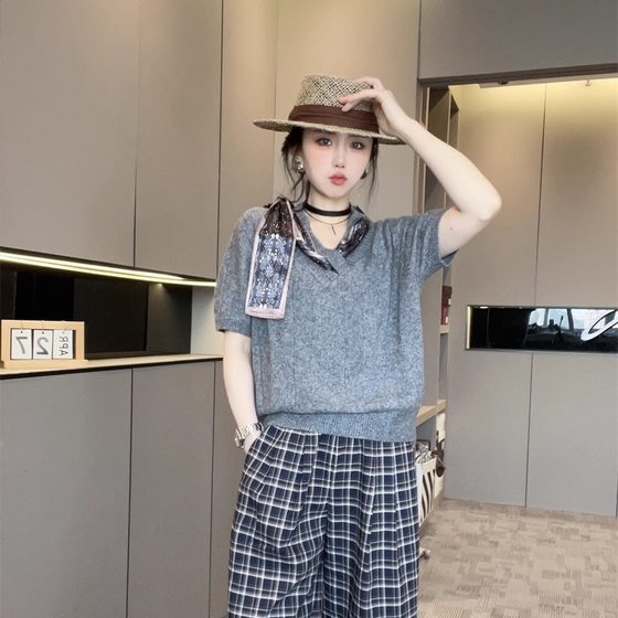 Scarf Half-sleeved Wool Sweater for Women 2025 New Autumn V-neck Short-sleeved Sweater Fashionable European Top
Scarf Half-sleeved Wool Sweater for Women 2025 New Autumn V-neck Short-sleeved Sweater Fashionable European Top