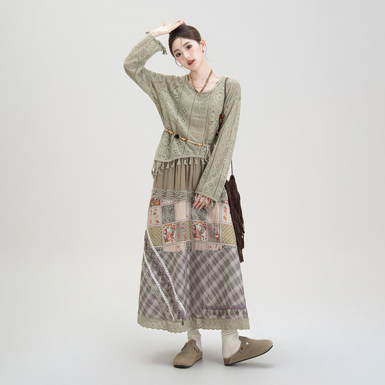 Green irregular hollow tassel knitted squid top for women early autumn new ethnic style spliced skirt suit
Green irregular hollow tassel knitted squid top for women early autumn new ethnic style spliced skirt suit