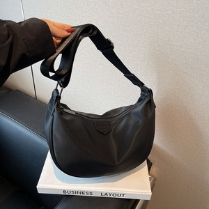 Niche bag women's 2025 new Oxford cloth large capacity single shoulder underarm crossbody bag Western style versatile dumpling bag 
Niche bag women's 2025 new Oxford cloth large capacity single shoulder underarm crossbody bag Western style versatile dumpling bag