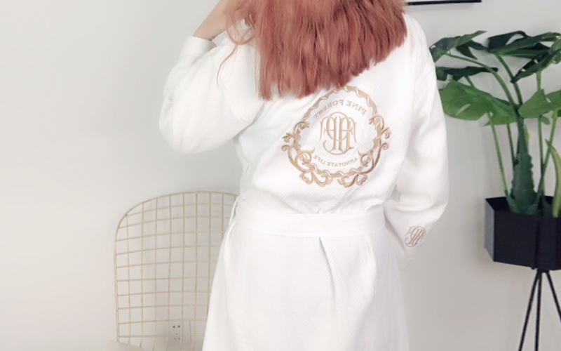 松树林 纯棉绣花浴袍 松树林 纯棉绣花浴袍