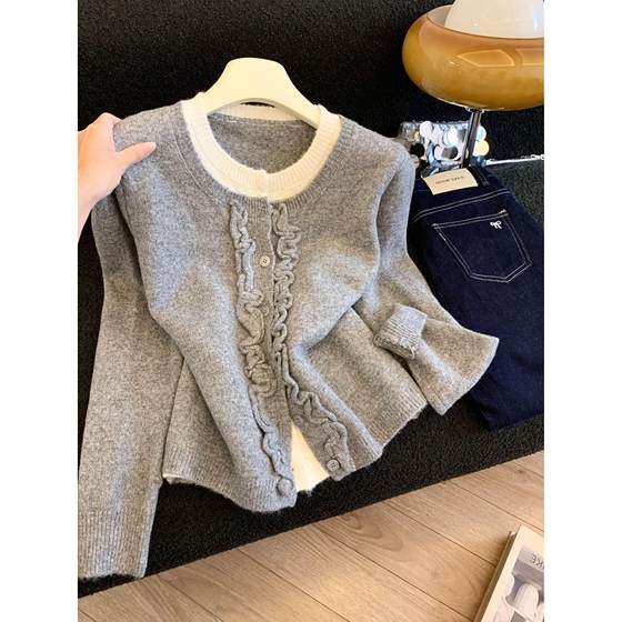 2025 autumn new fake two-piece black ears lace spliced knitted cardigan top French slimming jacket 52638
2025 autumn new fake two-piece black ears lace spliced knitted cardigan top French slimming jacket 52638