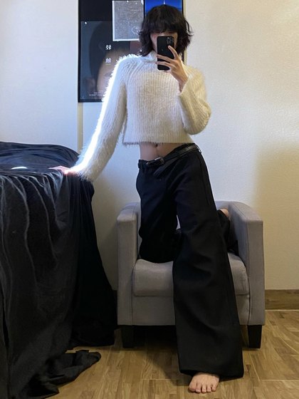 The next morning, V-shaped wide-leg wool trousers
The next morning, V-shaped wide-leg wool trousers