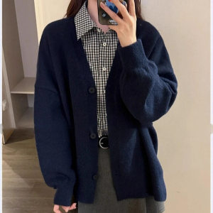 Six-Year-style college style V-neck sweater cardigan jacket 2025 autumn new loose lazy style knitted top 
Six-Year-style college style V-neck sweater cardigan jacket 2025 autumn new loose lazy style knitted top
