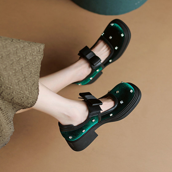Sweet and cool thick-soled sponge cake small leather shoes for women 2025 new autumn niche bow small man Mary Zhen shoes single shoes
Sweet and cool thick-soled sponge cake small leather shoes for women 2025 new autumn niche bow small man Mary Zhen shoes single shoes