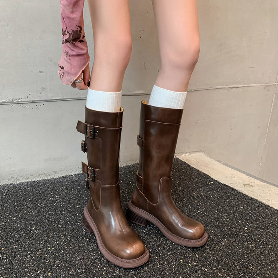 Retro European and American Chinese boots hot girls street commuting cool versatile western denim boots thick heel belt buckle fashion boots
Retro European and American Chinese boots hot girls street commuting cool versatile western denim boots thick heel belt buckle fashion boots