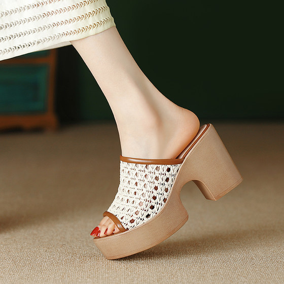 2025 summer new genuine leather sandals for women in summer wear for women with anti-slip fashion slope heel thick sole high heel flip flops for women
2025 summer new genuine leather sandals for women in summer wear for women with anti-slip fashion slope heel thick sole high heel flip flops for women