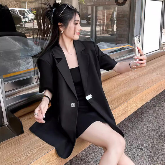 Thin suit jacket for women 2024 new large-size summer front shoulder short-sleeved OL professional mid-length satin suit
Thin suit jacket for women 2024 new large-size summer front shoulder short-sleeved OL professional mid-length satin suit