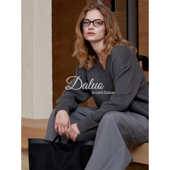 ACCENT DALUO minimalist high-end outfit raccoon wool silhouette loose V-neck long-sleeved pullover sweater
ACCENT DALUO minimalist high-end outfit raccoon wool silhouette loose V-neck long-sleeved pullover sweater