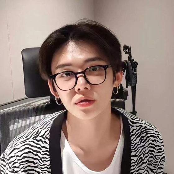 Cui Ranjun's same style glasses, small face black frame glasses, women's myopia glasses frame, men's anti-blue light flat light non-face artifact
Cui Ranjun's same style glasses, small face black frame glasses, women's myopia glasses frame, men's anti-blue light flat light non-face artifact