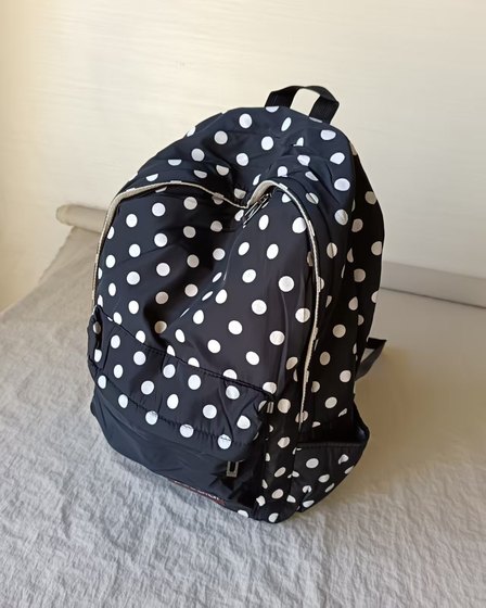 Foreign trade export daily single polka dot backpack for men and women universal leisure travel backpack for students school bag computer bag 
Foreign trade export daily single polka dot backpack for men and women universal leisure travel backpack for students school bag computer bag