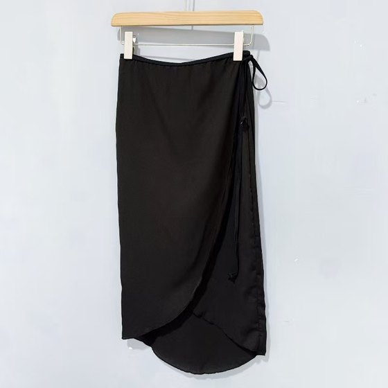 Amber Outside Lady Single Pure Color Various Chiffon Wrap Skirts Sea vacation, a piece of INS swimming skirt beach mid skirt
Amber Outside Lady Single Pure Color Various Chiffon Wrap Skirts Sea vacation, a piece of INS swimming skirt beach mid skirt