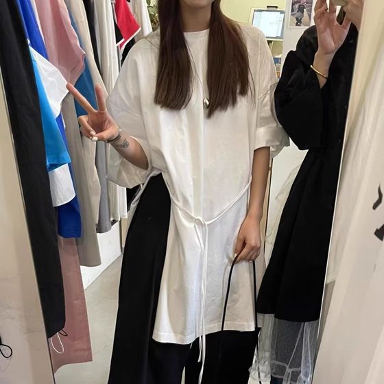 2025 summer new Korean version loose slim and versatile solid color slit long short-sleeved T-shirt design top for women
2025 summer new Korean version loose slim and versatile solid color slit long short-sleeved T-shirt design top for women