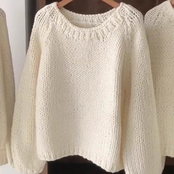 French gentle white round neck pullover knitted sweater for women 2024 autumn and winter commuting versatile knitted top
French gentle white round neck pullover knitted sweater for women 2024 autumn and winter commuting versatile knitted top