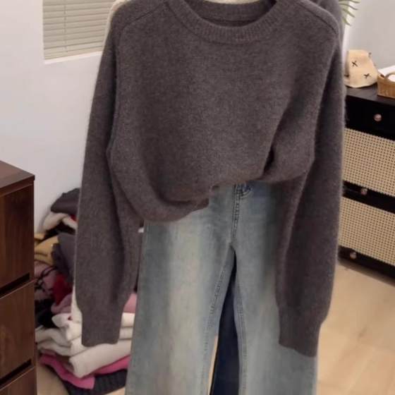 Korean lazy style gray pullover round neck knitted sweater for women 2024 autumn and winter new fashion versatile knitted top
Korean lazy style gray pullover round neck knitted sweater for women 2024 autumn and winter new fashion versatile knitted top