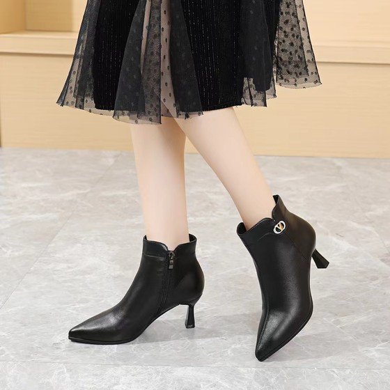 New autumn and winter Haokang high-heeled short boots thin heeled pointed toe plus velvet shoes fashionable simple and versatile short heel fashion boots
New autumn and winter Haokang high-heeled short boots thin heeled pointed toe plus velvet shoes fashionable simple and versatile short heel fashion boots