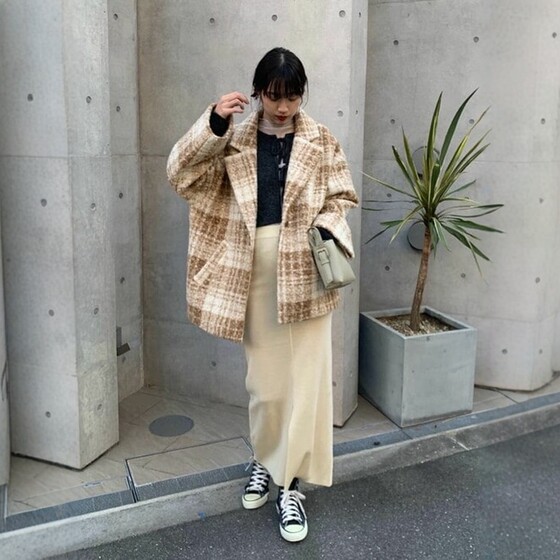 Japanese single retro plaid mid-length woolen jacket design sense wool coat for women
Japanese single retro plaid mid-length woolen jacket design sense wool coat for women