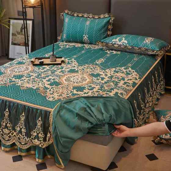 Class A can sleep naked with ice silk mat three-piece European bed skirt mat barbed summer air conditioning mat 2 meters
Class A can sleep naked with ice silk mat three-piece European bed skirt mat barbed summer air conditioning mat 2 meters