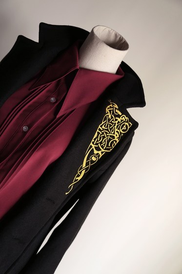 MMM Asgard's Dream Original Temperament Waist-Close Mid-Length Nordic Embroidered Lapel Trench Coat
MMM Asgard's Dream Original Temperament Waist-Close Mid-Length Nordic Embroidered Lapel Trench Coat