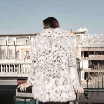 Mid-length fur fur coat Ai Yijie Mid-length fur fur coat Ai Yijie