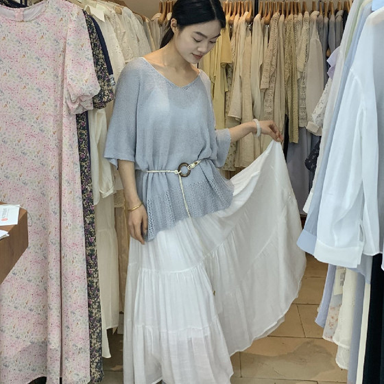 Autumn women's fashion suit skirt V-neck loose mid-length sleeve hollow shirt + Tensile chiffon skirt two-piece set Autumn women's fashion suit skirt V-neck loose mid-length sleeve hollow shirt + Tensile chiffon skirt two-piece set