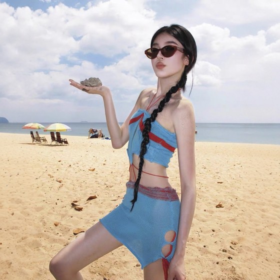 Retro red and blue contrast knitted bikini high-end sexy hip short skirt seaside vacation split swimsuit women
Retro red and blue contrast knitted bikini high-end sexy hip short skirt seaside vacation split swimsuit women