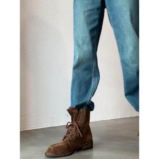 Sheepskin version ~ 2025 new retro style round-toe Martin boots, veterinary leather frosted lace-up thick-soled short-tube fashion boots
Sheepskin version ~ 2025 new retro style round-toe Martin boots, veterinary leather frosted lace-up thick-soled short-tube fashion boots