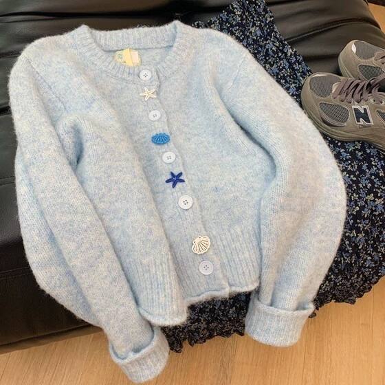 Milk blue gentle style soft and glutinous knitted cardigan spring and autumn women's milk fufu lazy age-reducing sweater
Milk blue gentle style soft and glutinous knitted cardigan spring and autumn women's milk fufu lazy age-reducing sweater