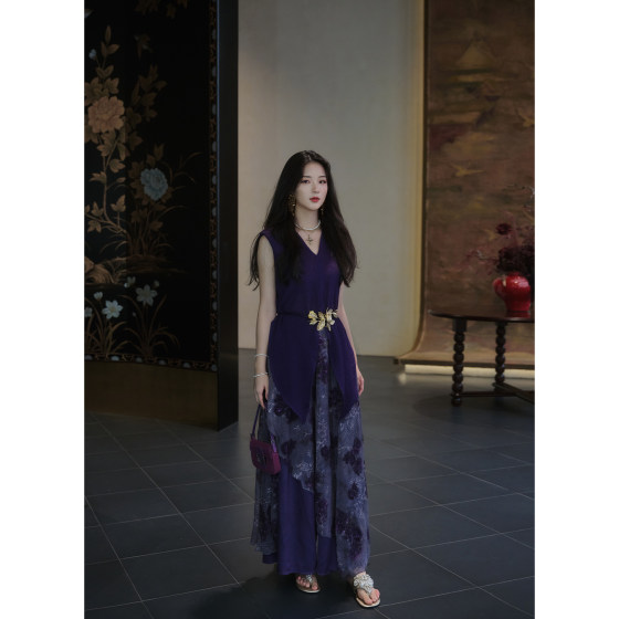 Uncle Peter Pan <Left Bank V-neck Sleeveless Cross Design Top Embroidered Silhouette Wide Legs Trousers
Uncle Peter Pan <Left Bank V-neck Sleeveless Cross Design Top Embroidered Silhouette Wide Legs Trousers