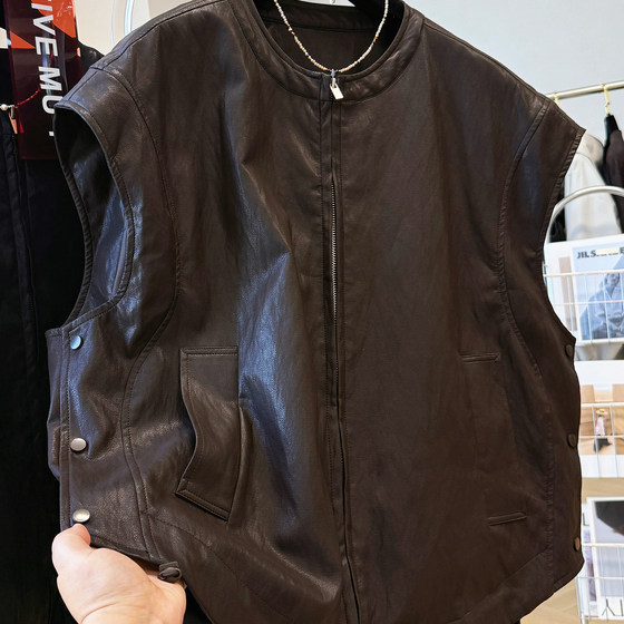 High-end retro pu leather vest for women in autumn layering loose lazy style casual sleeveless leather jacket vest jacket
High-end retro pu leather vest for women in autumn layering loose lazy style casual sleeveless leather jacket vest jacket