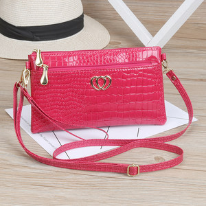 Women's new bag patent leather glossy middle-aged mother's crossbody bag clutch women's small bag mobile phone bag coupon wallet 
Women's new bag patent leather glossy middle-aged mother's crossbody bag clutch women's small bag mobile phone bag coupon wallet