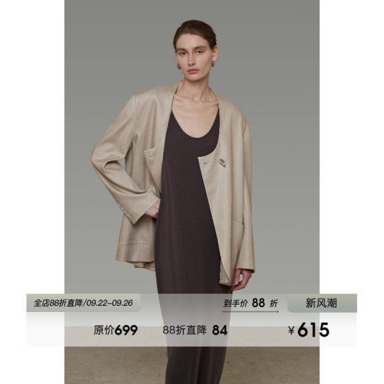 UNSPOKEN draped collarless suit for women 2025 early autumn new loose one-button simple high-end jacket
UNSPOKEN draped collarless suit for women 2025 early autumn new loose one-button simple high-end jacket