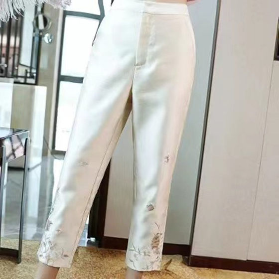 Ice silk white embroidered pants for women in summer new large size fat mm loose versatile casual pants thin stretch pencil pants
Ice silk white embroidered pants for women in summer new large size fat mm loose versatile casual pants thin stretch pencil pants