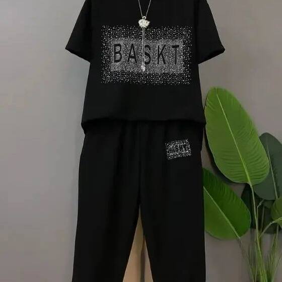 Large size women's loose short-sleeved suit casual suit two-piece set covering flesh to make you look slim, harem pants, diamonds, fat mm fashionable
Large size women's loose short-sleeved suit casual suit two-piece set covering flesh to make you look slim, harem pants, diamonds, fat mm fashionable