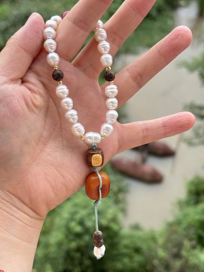 Natural freshwater pearl eighteen hand twist bracelet 7-8mm
Natural freshwater pearl eighteen hand twist bracelet 7-8mm