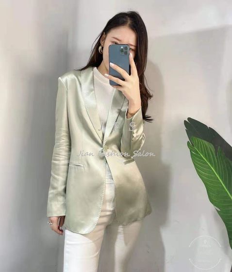JFS new high-end custom silk satin barley collar one-button slim temperament suit jacket for women
JFS new high-end custom silk satin barley collar one-button slim temperament suit jacket for women