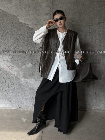 High-end pu leather sleeveless vest in autumn fashionable and fashionable irregular design jacket small vest horse clip
High-end pu leather sleeveless vest in autumn fashionable and fashionable irregular design jacket small vest horse clip