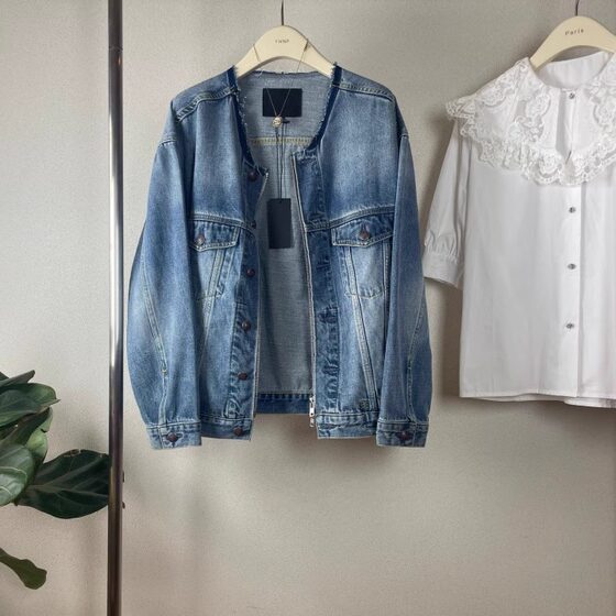 American fashionable retro 13 boyfriend style washing retro collarless breasted denim jacket soft fabric makes you look thin
American fashionable retro 13 boyfriend style washing retro collarless breasted denim jacket soft fabric makes you look thin