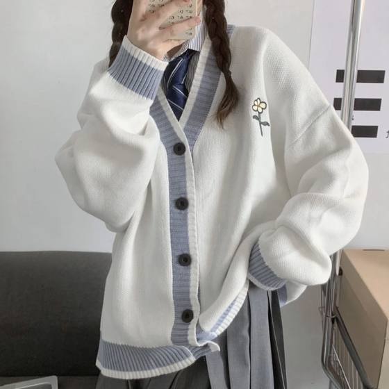 2025 autumn and winter college style Korean style loose V-neck jK sweater jacket female student lazy style versatile knitted sweater
2025 autumn and winter college style Korean style loose V-neck jK sweater jacket female student lazy style versatile knitted sweater