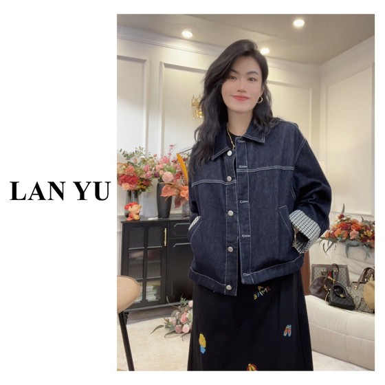 'Autumn Signal' raglan sleeve design makes you look slim, spliced plaid sleeves are full of tone denim jacket
'Autumn Signal' raglan sleeve design makes you look slim, spliced plaid sleeves are full of tone denim jacket