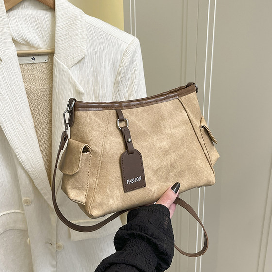 Qian Shuqi's new niche bag commuter Korean style armpit bag fashionable and versatile women's casual shoulder crossbody bag 
Qian Shuqi's new niche bag commuter Korean style armpit bag fashionable and versatile women's casual shoulder crossbody bag