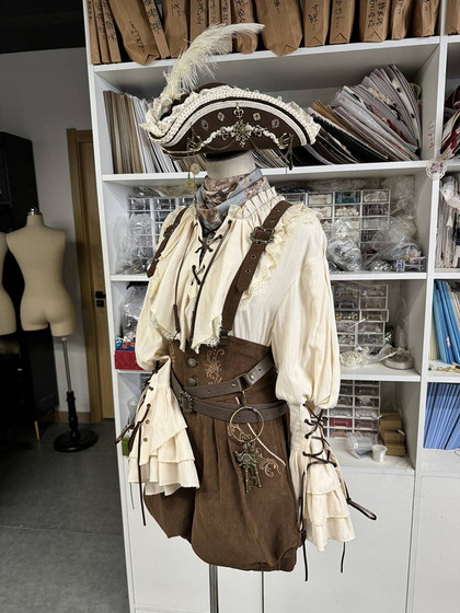 Alice girl original innovative Lolita Pirates series nautical treasure hunting picture Ji Sleeve V-neck strap shirt
Alice girl original innovative Lolita Pirates series nautical treasure hunting picture Ji Sleeve V-neck strap shirt