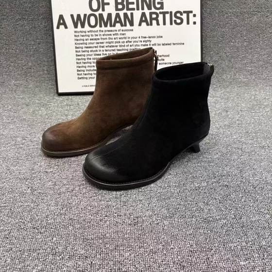 European women's shoes 2025 autumn new European leather round toe thick heel fashion Korean casual versatile fashion boots
European women's shoes 2025 autumn new European leather round toe thick heel fashion Korean casual versatile fashion boots