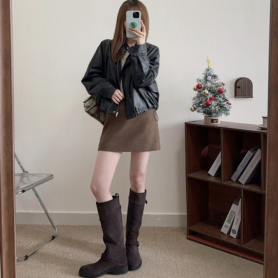 Cowhide version ~ Retro round-toe knight boots for women 2025 autumn and winter thick-soled belt buckle star style thick heel fashion boots
Cowhide version ~ Retro round-toe knight boots for women 2025 autumn and winter thick-soled belt buckle star style thick heel fashion boots