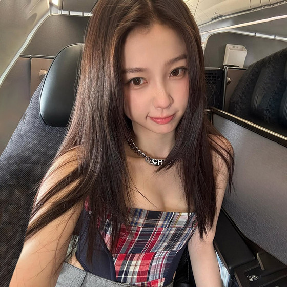 #Sisjuly#Yu Shuxin's same retro contrasting striped plaid shaped waist strapless women hot girl slim body clothes trendy
#Sisjuly#Yu Shuxin's same retro contrasting striped plaid shaped waist strapless women hot girl slim body clothes trendy