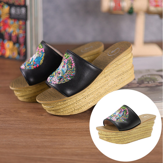 Yang Liping's official original design Queyunchang national style national style embroidery embroidery flip-flop black cold drag spring summer autumn
Yang Liping's official original design Queyunchang national style national style embroidery embroidery flip-flop black cold drag spring summer autumn